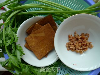 海米香芹拌豆干的做法步骤：1