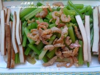海米香芹拌豆干的做法步骤：6