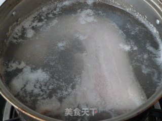 土豆红烧肉的做法步骤：1