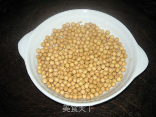 黄豆鸡脚汤的做法步骤：2