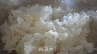 盛夏初秋润燥开胃---冰糖银耳雪梨羹的做法步骤：1