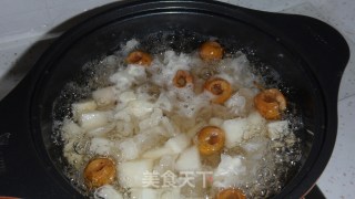 盛夏初秋润燥开胃---冰糖银耳雪梨羹的做法步骤：6
