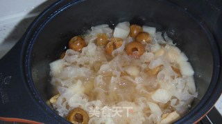 盛夏初秋润燥开胃---冰糖银耳雪梨羹的做法步骤：7