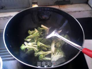西兰花煎鸡蛋的做法步骤：6