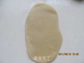 不用黄油或猪油一样酥的掉渣的豆沙酥皮月饼的做法步骤：4
