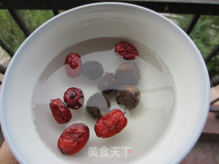 超级节能和米饭一起成就--红枣桂圆蒸南瓜的做法步骤：2