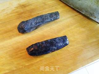 【兔纸私房菜】黑猫香肠蒜香奶汁意面的做法步骤：3