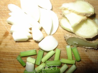 鸡腿烧土豆的做法步骤：2