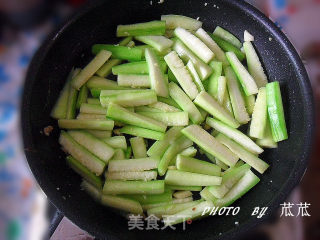 【简单家常菜系列2】油条丝瓜的做法步骤：5