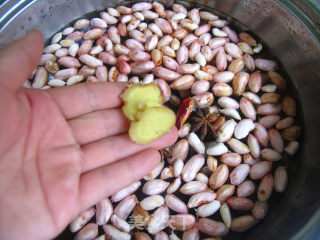 给老公的下酒菜——西洋参五香花生米的做法步骤：4