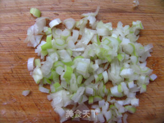 换个花样吃面食——茄子韭菜卷的做法步骤：4