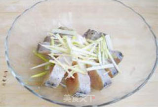 香辣豆豉蒸鲈鱼的做法步骤：4