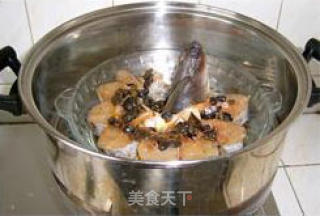 香辣豆豉蒸鲈鱼的做法步骤：6