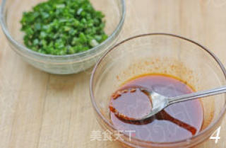 主食控的大爱 葱香红油煎饼的做法步骤：4