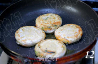 主食控的大爱 葱香红油煎饼的做法步骤：12