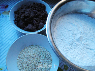 吃嘛嘛香的——芝麻豆沙糯米饼的做法步骤：1