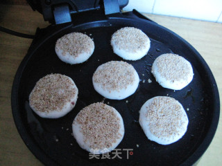 吃嘛嘛香的——芝麻豆沙糯米饼的做法步骤：7