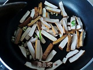 青椒炒香干的做法步骤：3