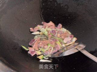 甜椒炒鸡杂的做法步骤：3