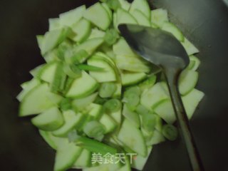虾皮西葫芦的做法步骤：3