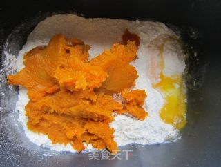 南瓜毛毛虫餐包的做法步骤：4