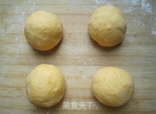 南瓜毛毛虫餐包的做法步骤：7