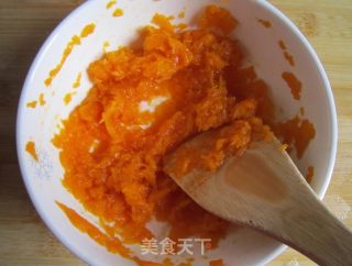 南瓜肉松餐包的做法步骤：2