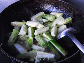 番茄黄瓜条的做法步骤：6