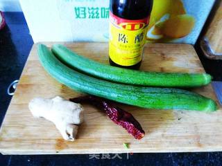 老醋丝瓜的做法步骤：1