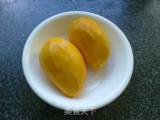 【牛奶芒果布丁】的做法步骤：2