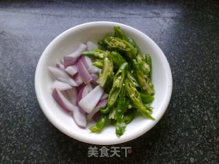 【豆酱黑椒茄条】的做法步骤：2