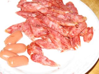 腊肉煲仔饭的做法步骤：1