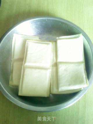 五香鲮鱼釀豆腐板的做法步骤：1