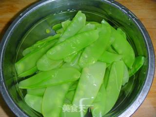 【夏季小凉菜】银耳新吃法---双耳拌荷兰豆的做法步骤：3