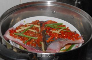 剁椒鱼头的做法步骤：7