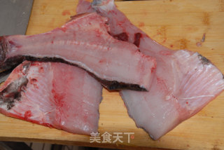 椒香鱼骨的做法步骤：1