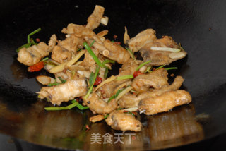 椒香鱼骨的做法步骤：16