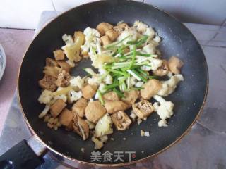 花菜烧油豆腐的做法步骤：5