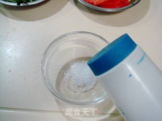 韭菜炒鱿鱼的做法步骤：1