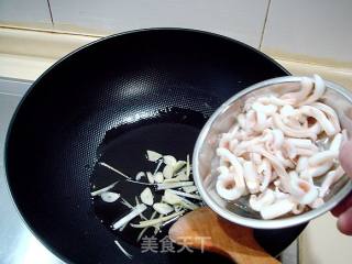 韭菜炒鱿鱼的做法步骤：8