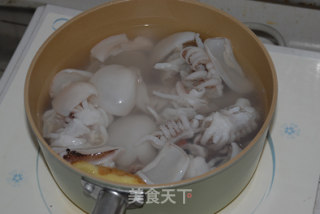 酸辣开胃的韩国泡菜炒墨鱼仔的做法步骤：4