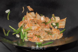 酸辣开胃的韩国泡菜炒墨鱼仔的做法步骤：8
