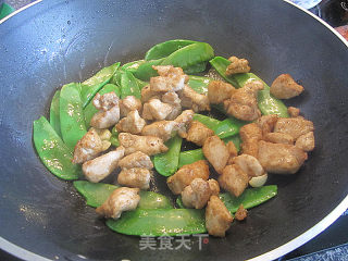 XO酱鸡粒炒果仁的做法步骤：5