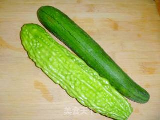 【家庭快手小炒】简单混搭也美味---双瓜炒鸡蛋的做法步骤：1
