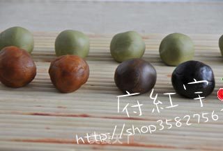 2011府红宇邀您一起自制月饼——只要3步就做出美味月饼你信吗？我信！的做法步骤：2