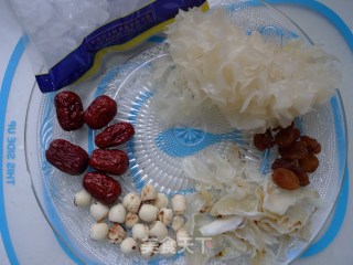 大枣银耳羹的做法步骤：1