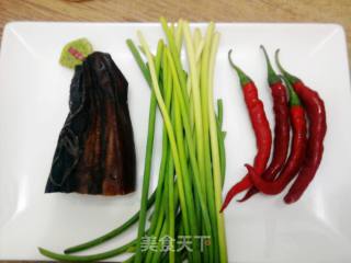 【蒜苗炒腊肉】的做法步骤：1
