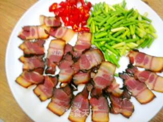 【蒜苗炒腊肉】的做法步骤：3