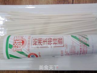 【牛肉丸煮挂面】的做法步骤：1
