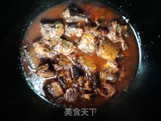 【老干妈炝秋刀鱼】的做法步骤：6